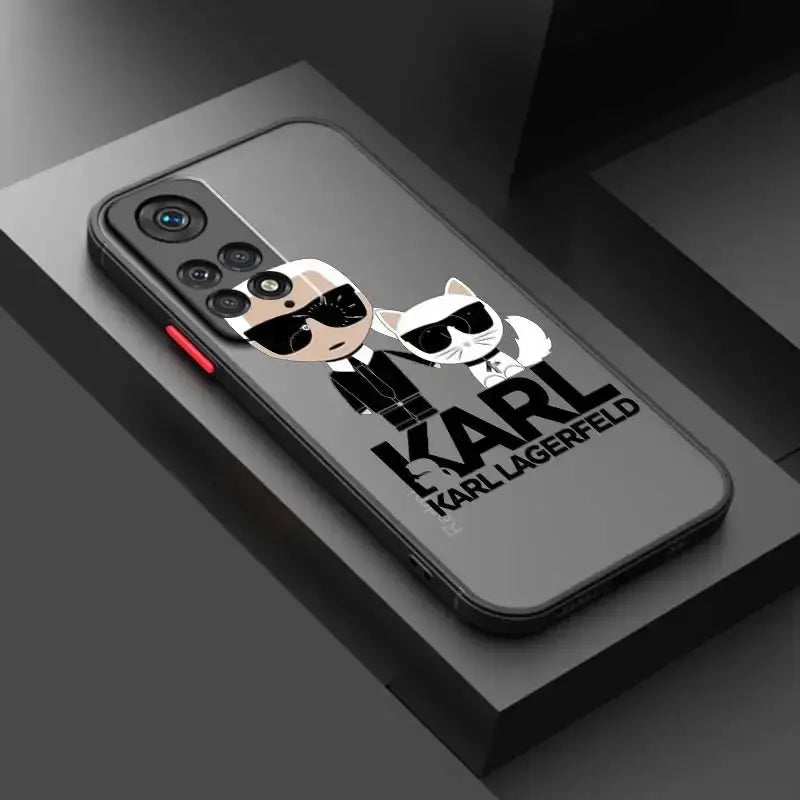 Funda de Teléfono Translúcida Esmerilada para Redmi Note - Diseño de Moda Karl - Compatible con Note 12, 12S, 12T, 11, 11T, 11E, 10, 10S, 9, 8, 7 Pro Plus, 5G - La zona Apple