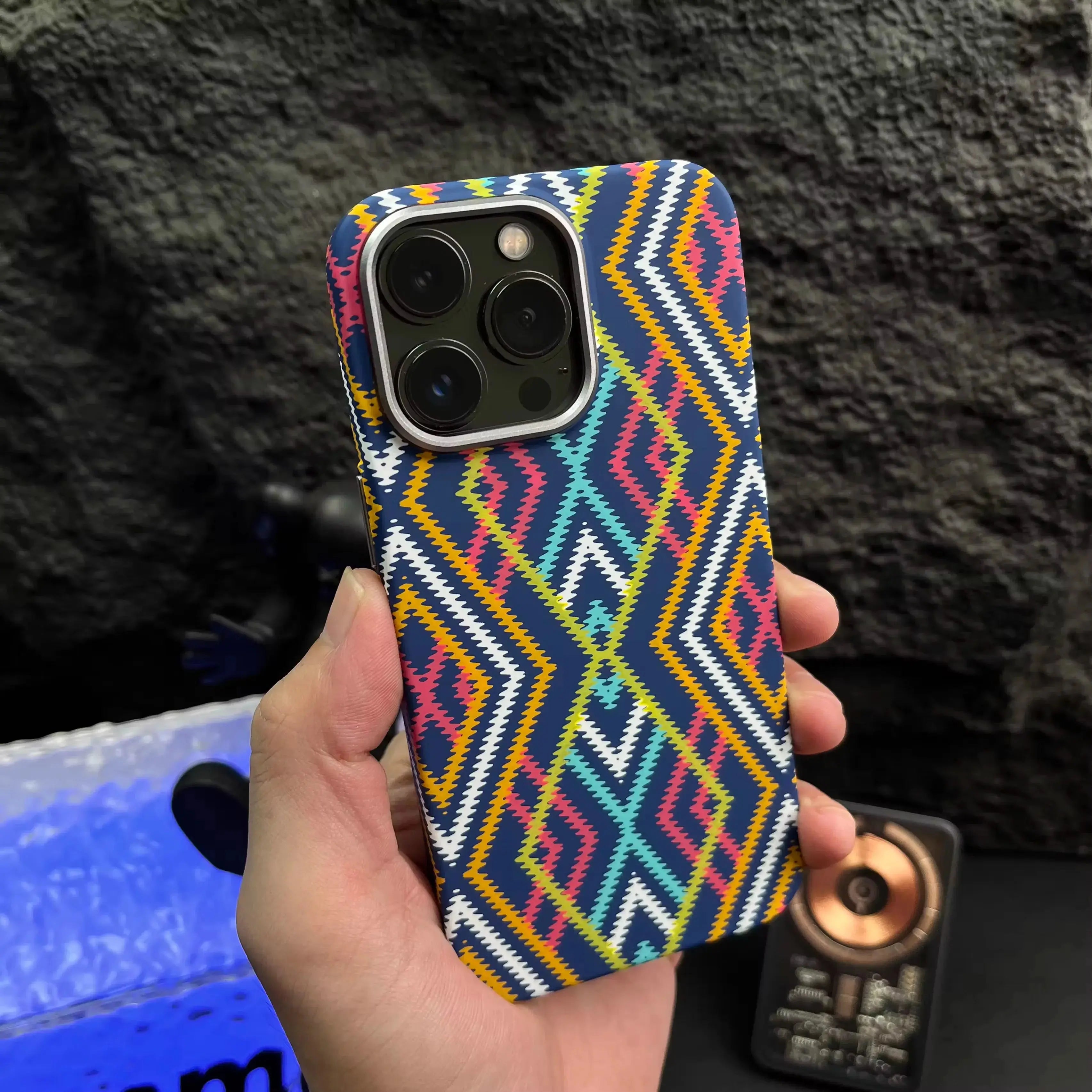 Funda de Fibra de Carbono con Textura Trenzada para iPhone - Carcasa de Alta Gama para iPhone 15 Pro Max, 14, 13, 12 Pro Max, 15 Plus - La zona Apple