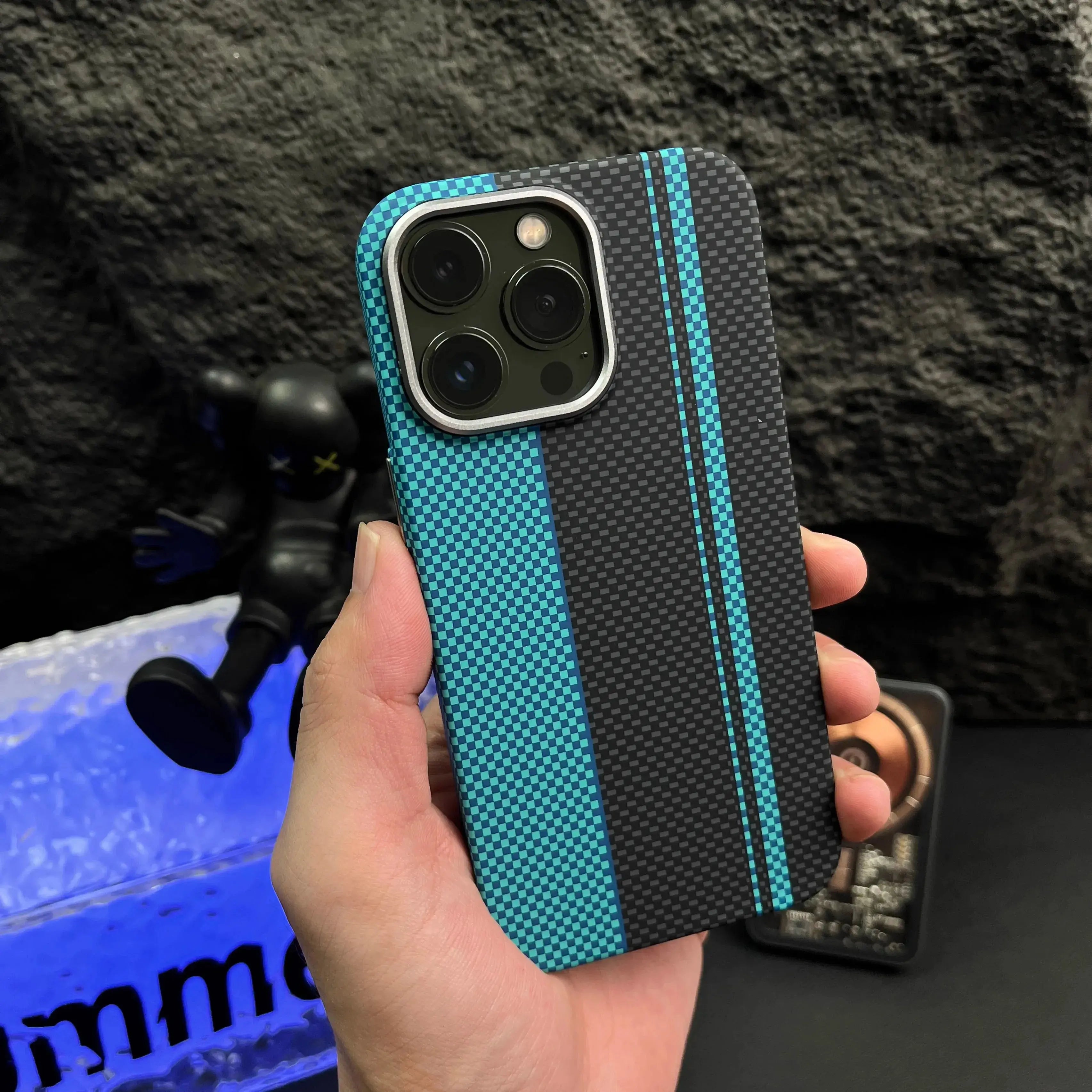 Funda de Fibra de Carbono con Textura Trenzada para iPhone - Carcasa de Alta Gama para iPhone 15 Pro Max, 14, 13, 12 Pro Max, 15 Plus - La zona Apple