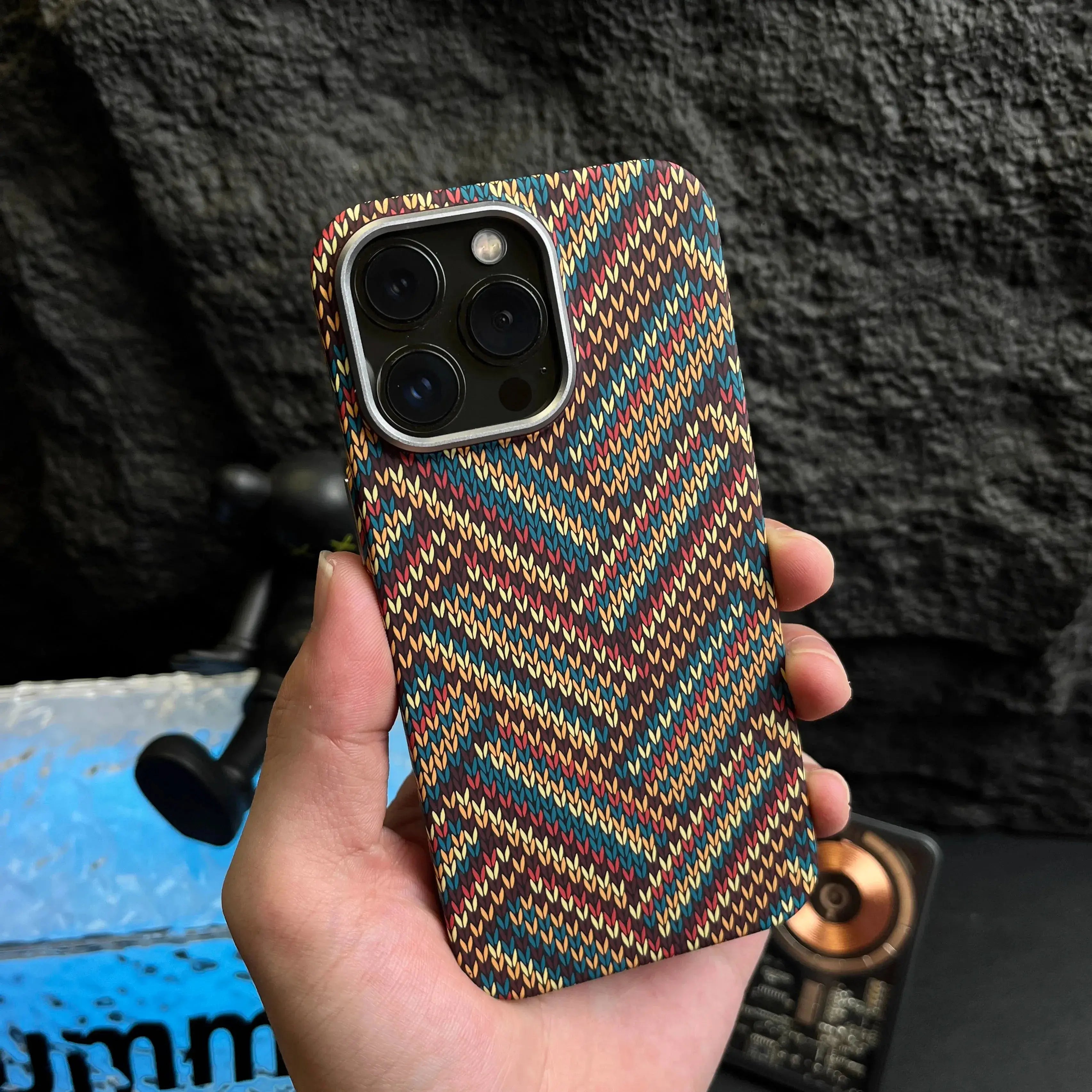 Funda de Fibra de Carbono con Textura Trenzada para iPhone - Carcasa de Alta Gama para iPhone 15 Pro Max, 14, 13, 12 Pro Max, 15 Plus - La zona Apple