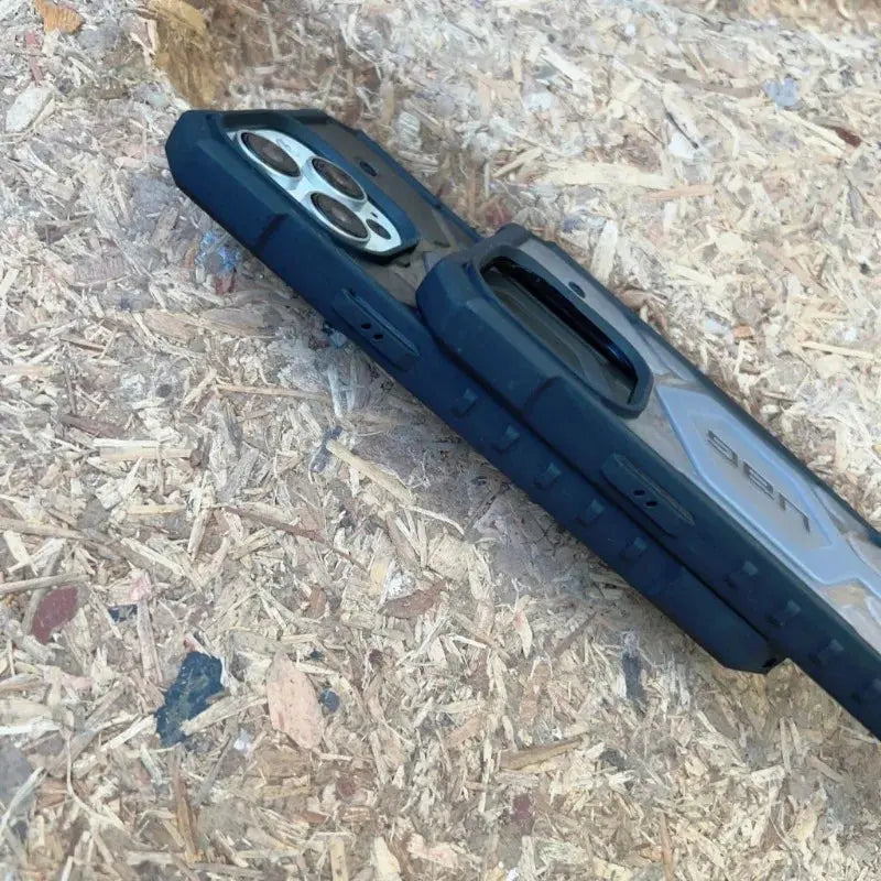 Funda protectora UAG Magsafe para iPhone - La zona Apple