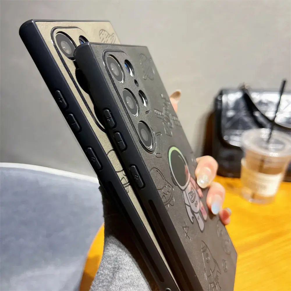 Funda de teléfono mate de piel de astronauta láser para Samsung S23 S22 Ultra, protección de cámara de dibujos animados de lujo, cubierta trasera a prueba de golpes - La zona Apple
